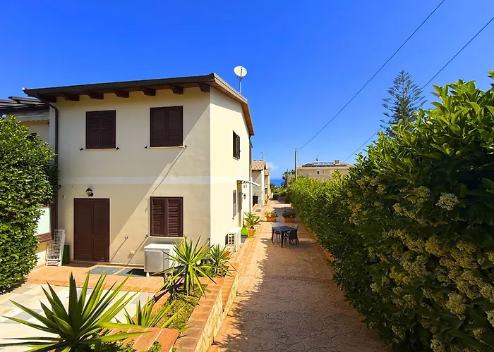 Apartment Molo 24 Luxury - With Free Parking Just 5 Minutes Walk From Historic Center Tropea